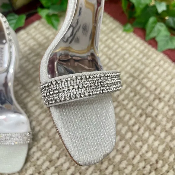 Badgley Mischka Collection Urina Heeled Sandal in 10