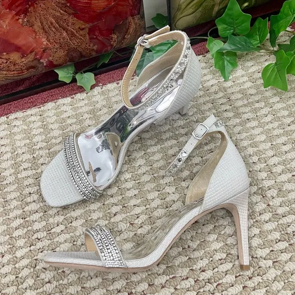 Badgley Mischka Collection Urina Heeled Sandal in 10