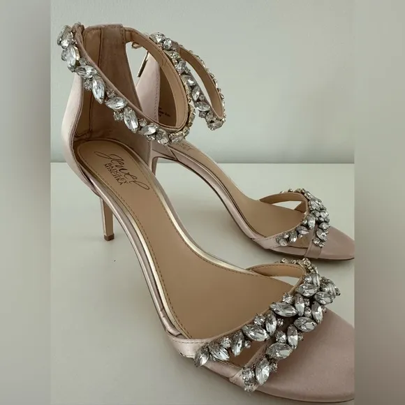 Bagdly Mischka Size:7 1/2 Embellished Strap Evening Shoe