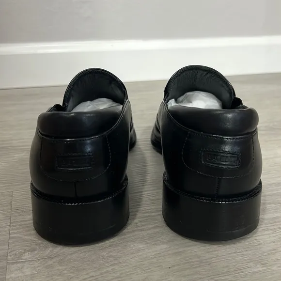 Bally • mens made in Switzerland leather slip on dress shoes size 8 black