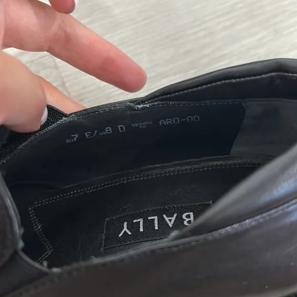 Bally • mens made in Switzerland leather slip on dress shoes size 8 black