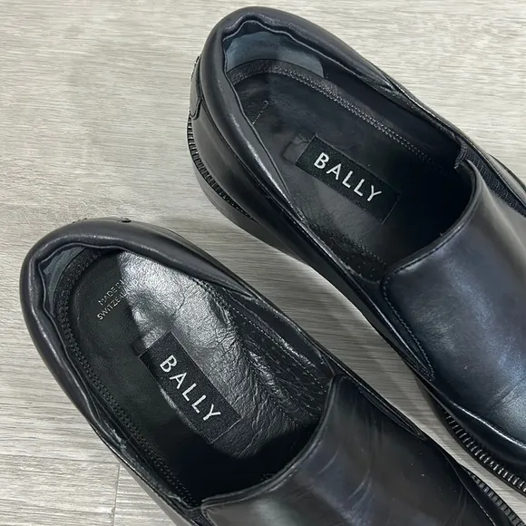 Bally • mens made in Switzerland leather slip on dress shoes size 8 black