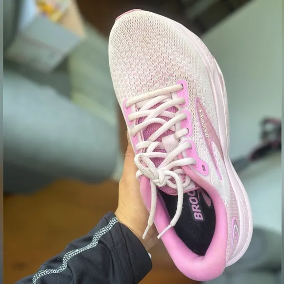 Beautiful pink Brooks Glycerin 21 Pink Running Shoes size 8.5