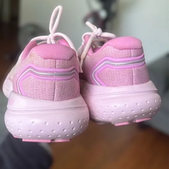 Beautiful pink Brooks Glycerin 21 Pink Running Shoes size 8.5