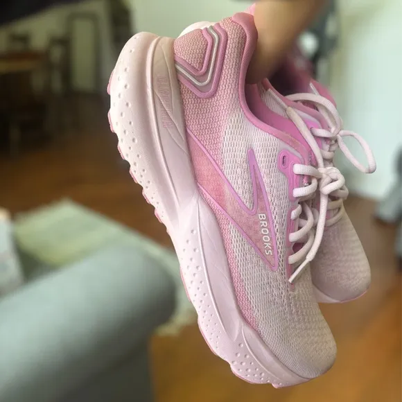 Beautiful pink Brooks Glycerin 21 Pink Running Shoes size 8.5