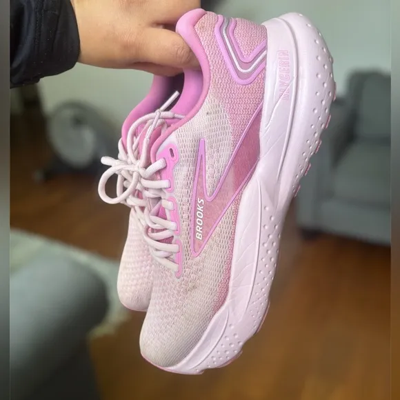 Beautiful pink Brooks Glycerin 21 Pink Running Shoes size 8.5