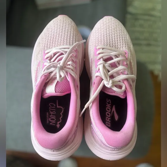 Beautiful pink Brooks Glycerin 21 Pink Running Shoes size 8.5