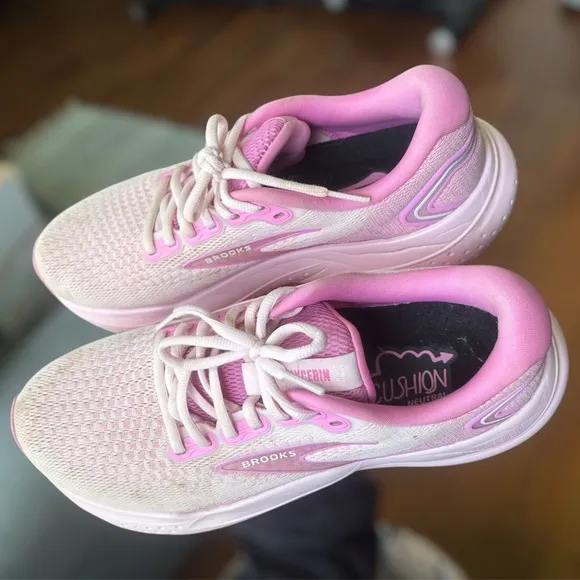 Beautiful pink Brooks Glycerin 21 Pink Running Shoes size 8.5