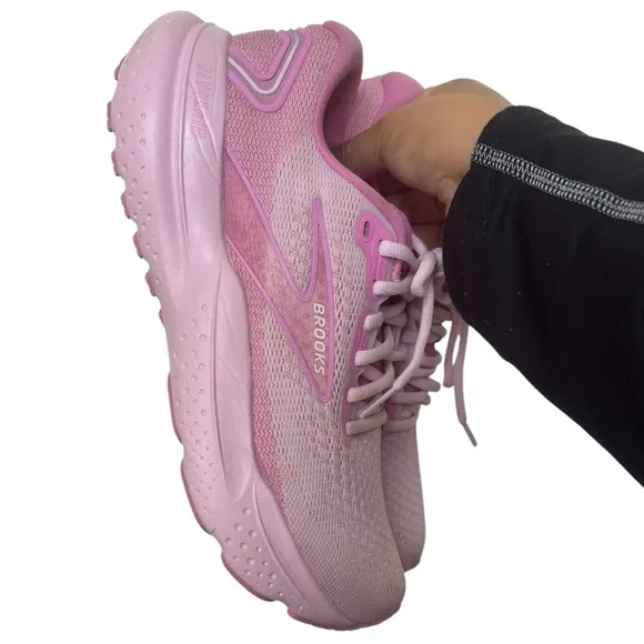 Beautiful pink Brooks Glycerin 21 Pink Running Shoes size 8.5