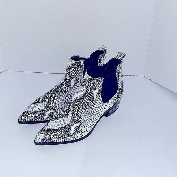 BLONDO Emelia Leather Snake Print Waterproof Chelsea Boots Size 8.5