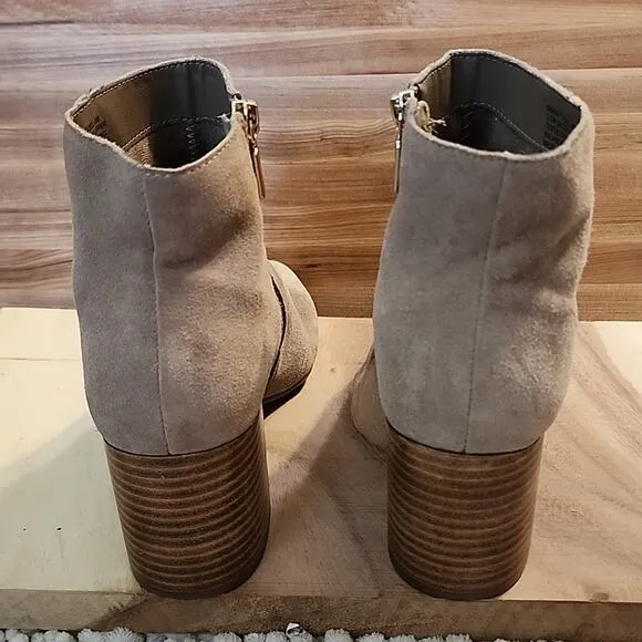 BLONDO STYLE TASEL WOMAN'S 9.0 BIG BLOCK HEELS  WATERPROOF RAIN/SHINE GUC TAN