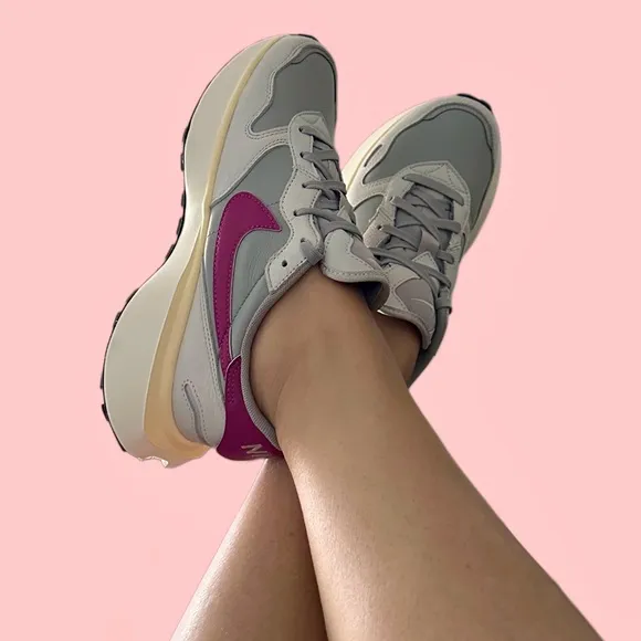BNIB Nike Phoenix Waffle Leather Running Shoes 8.5 Light Smoke Gray/Hot Fuchsia