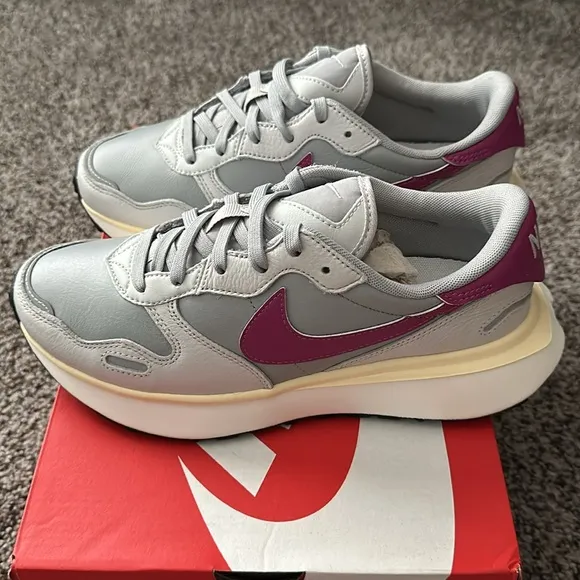 BNIB Nike Phoenix Waffle Leather Running Shoes 8.5 Light Smoke Gray/Hot Fuchsia