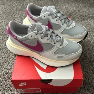 BNIB Nike Phoenix Waffle Leather Running Shoes 8.5 Light Smoke Gray/Hot Fuchsia