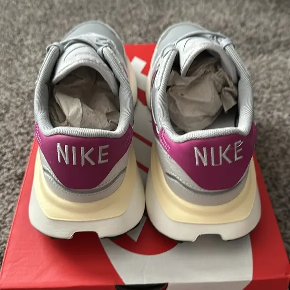 BNIB Nike Phoenix Waffle Leather Running Shoes 8.5 Light Smoke Gray/Hot Fuchsia