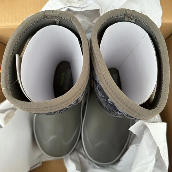 Bogs waterproof boots little boy 11