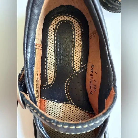 Born Girls Classic Mary Jane Shoes 7M Navy Leather Buckle Strap Comfort New Box