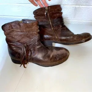 Born Leather Suede Fringe Cross Western Ankle Bootie Women’s 8 R Distressed EUC