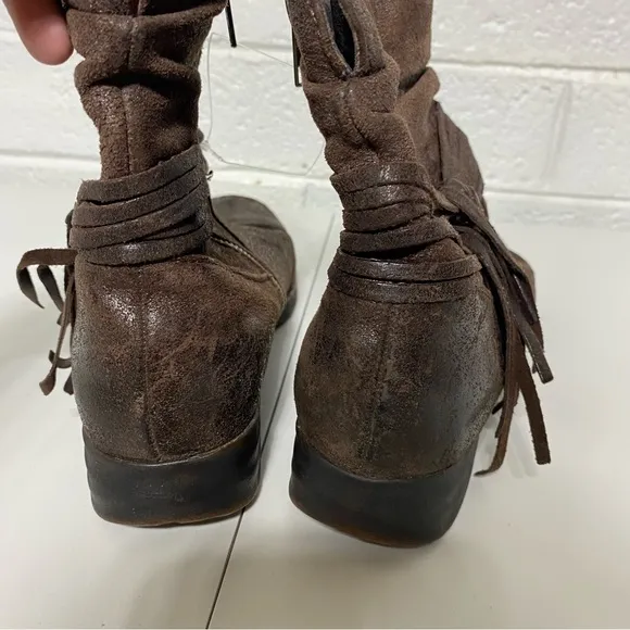 Born Leather Suede Fringe Cross Western Ankle Bootie Women’s 8 R Distressed EUC
