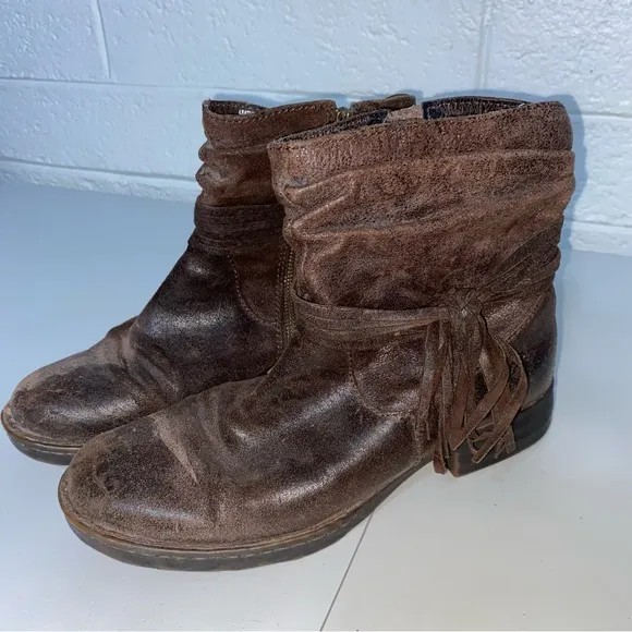 Born Leather Suede Fringe Cross Western Ankle Bootie Women’s 8 R Distressed EUC