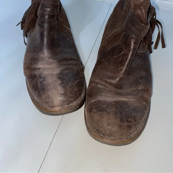 Born Leather Suede Fringe Cross Western Ankle Bootie Women’s 8 R Distressed EUC