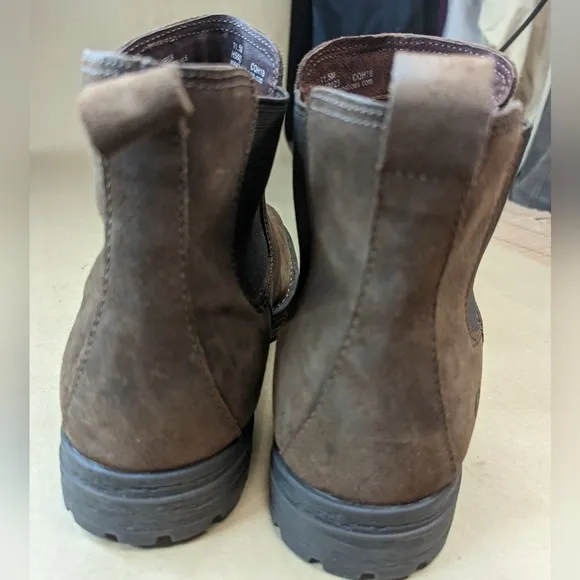 Born men's &quot;Pike&quot; sz 11.5 brown distressed Suede lug sole waterproof pull on  ha