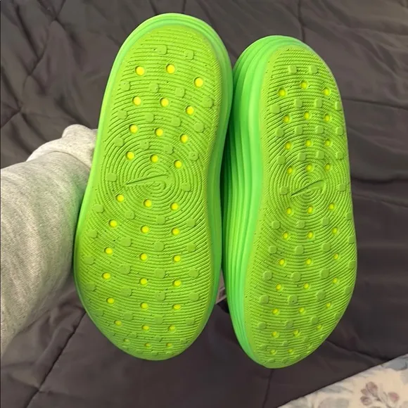 *BRAND NEW* Nike Reactx Rejuven8 Grinch Neon Green Slip-On Slides