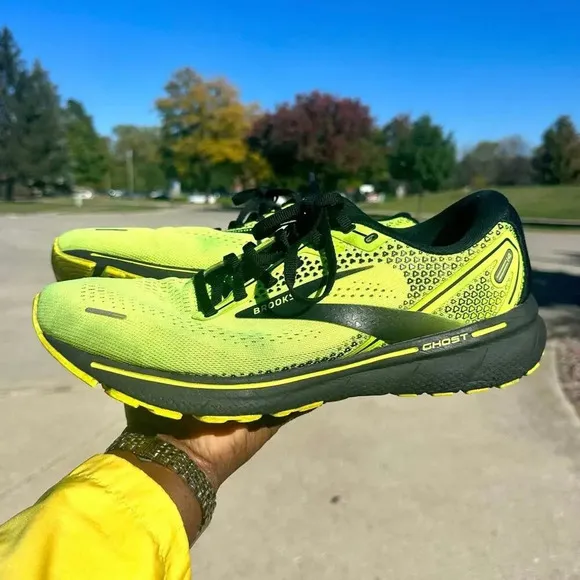 Brooks Ghost 14 Men’s Running Shoes in Color Nightlife/Black Size 11.5