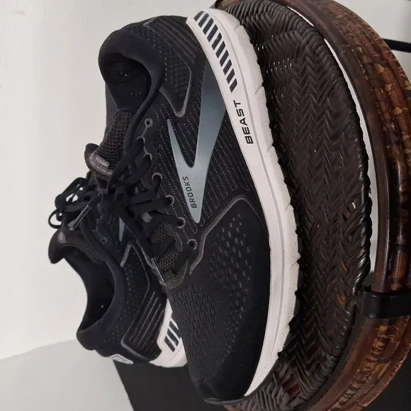 Brooks Men’s Beast 20 Black Running Shoes Size 12.5 Med D