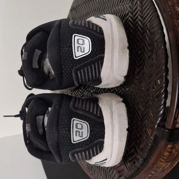 Brooks Men’s Beast 20 Black Running Shoes Size 12.5 Med D