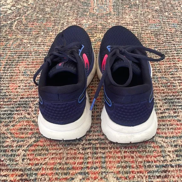 Brooks Trace 2 Womens running shoes size 8