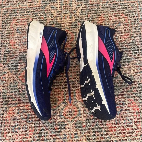Brooks Trace 2 Womens running shoes size 8