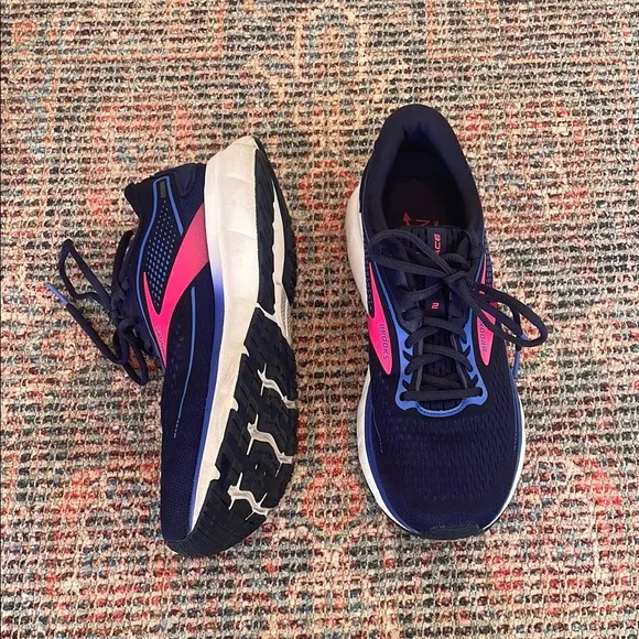 Brooks Trace 2 Womens running shoes size 8