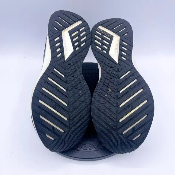 Brooks Womens Levitate 4 1203351B012 Black Running Shoes Sneakers Size 8B