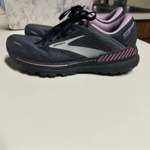 Brooks Womens Running Adrenaline GTS Athletic Shoes Size 8.5 Black Purple