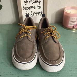 Brown Sperry Shoes with Yellow Laces SZ 9 box 95