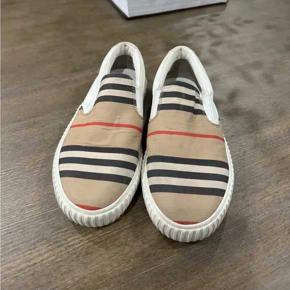 Burberry Shoes 33