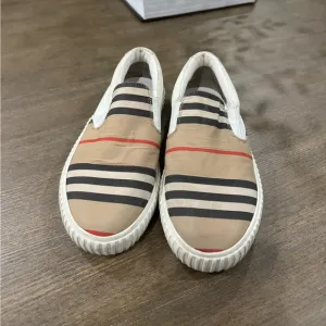 Burberry Shoes 33