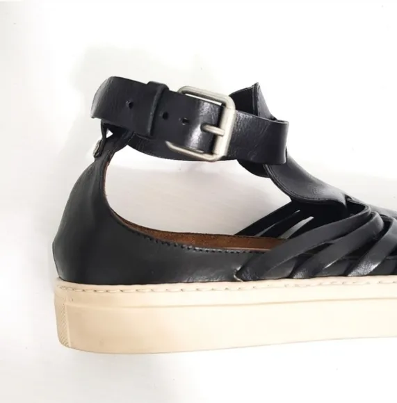 BUTTERO Cut-Out Leather Shoes in Black
