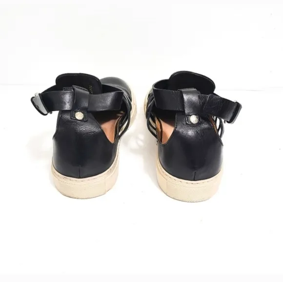 BUTTERO Cut-Out Leather Shoes in Black