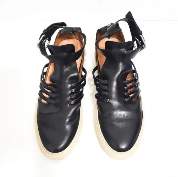 BUTTERO Cut-Out Leather Shoes in Black
