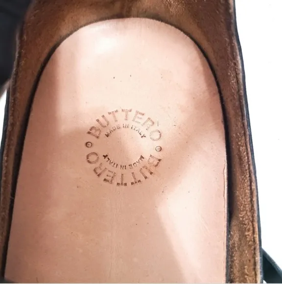 BUTTERO Cut-Out Leather Shoes in Black