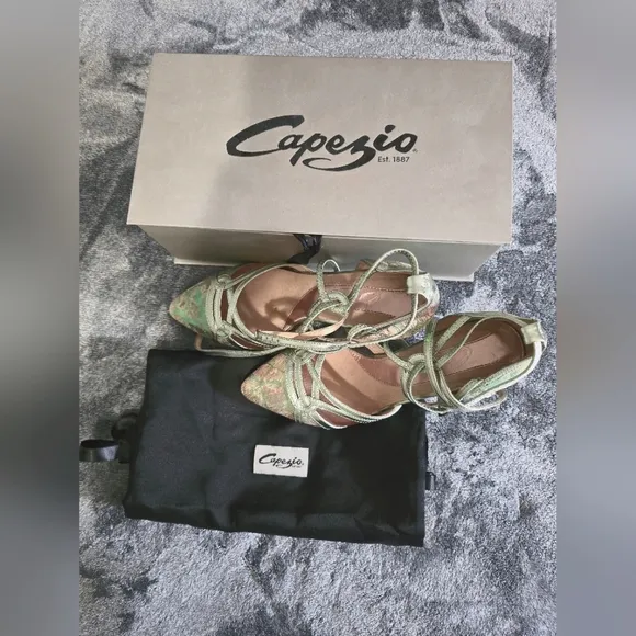 Capezio Ballroom Dance Shoes Sz 7.5 NWOT