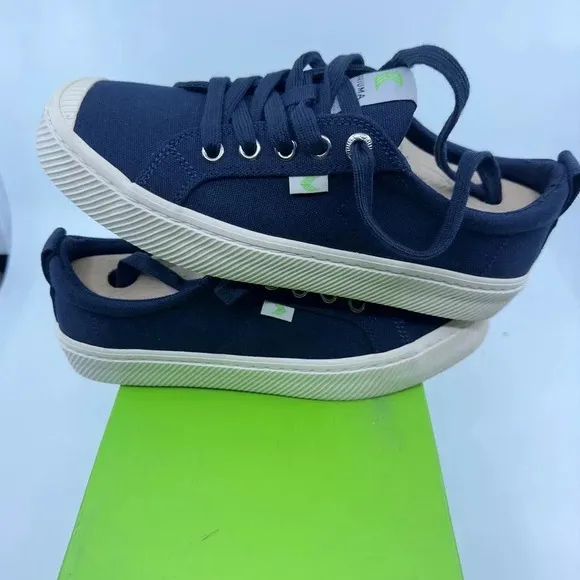 Cariuma Unisex Oca Low Canvas Sneaker Casual Shoes Lace-Up Navy Blue Size 5.5/7