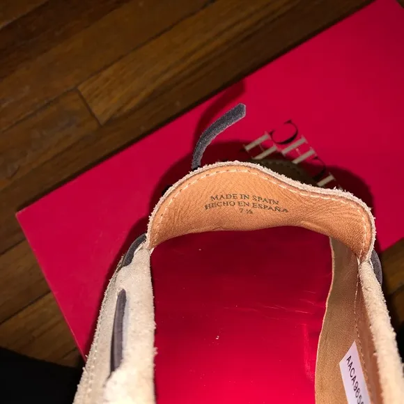 Carolina Herrera Men's Beige &amp; Brown Suede Drivers