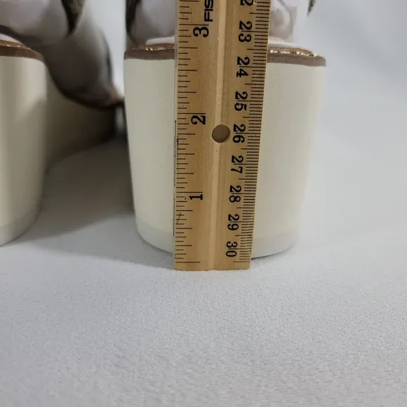 Cecelia New York Gabby Wedge Sz 11