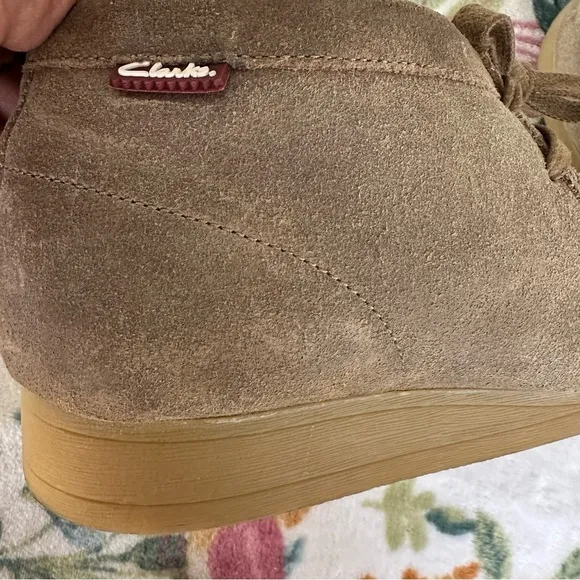 Clarks Men’s Stinson Hi Wallabee Boot Taupe Distressed Suede Leather Sz9