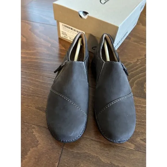 Clarks Womens 6.5 M  Appley Zip Shoes Taupe Nubuck Leather Comfort Shoe NEW