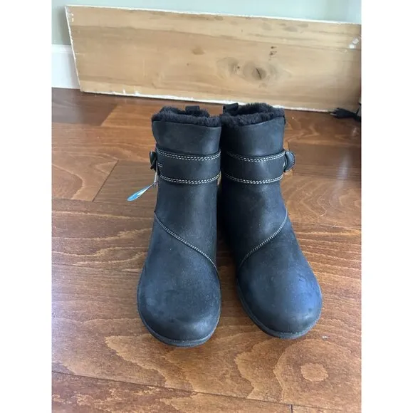 Clarks Women's Roseville Waterproof Ankle Boot Black Leather Size Zip 8 M NEW