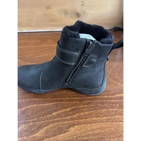 Clarks Women's Roseville Waterproof Ankle Boot Black Leather Size Zip 8 M NEW